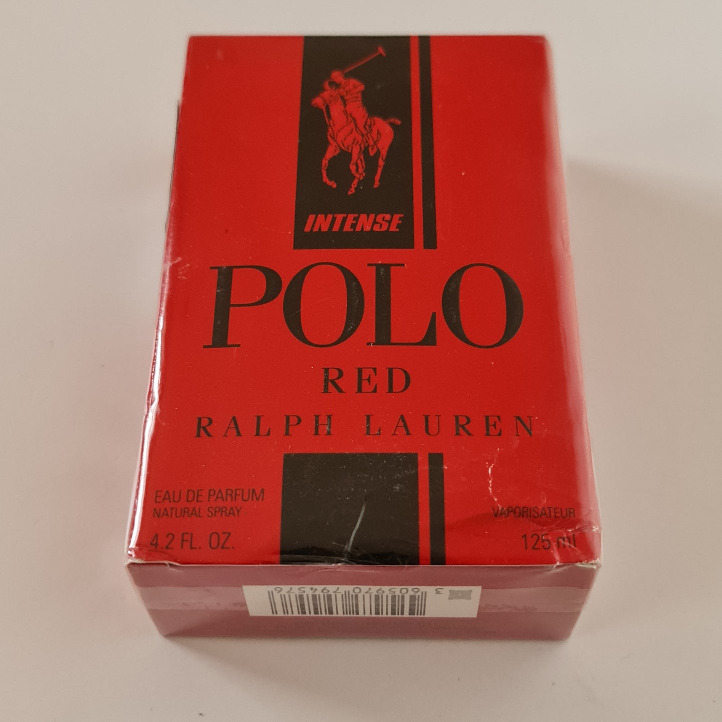Base showing imperfection in perfume box.