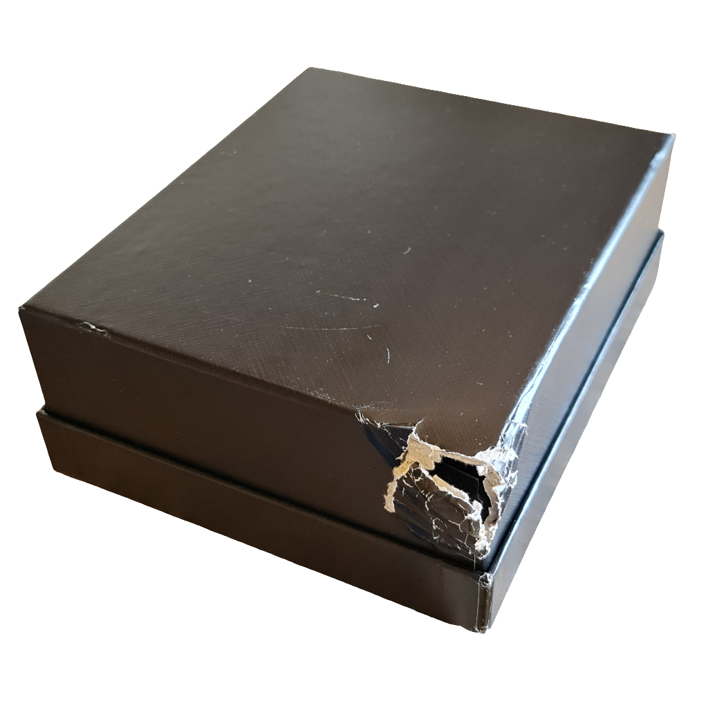 Photo showing corner damage on gift box.