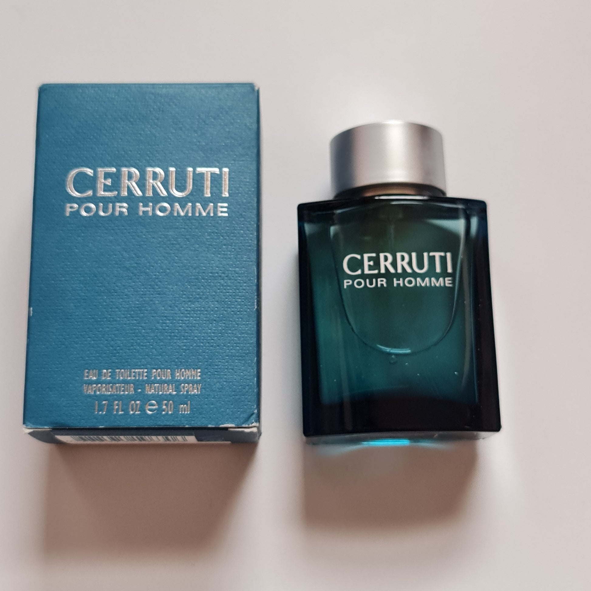 Cerruti Pour Homme Eau de Toilette 40ml. Box and bottle flat photo, perfume, scent, cologne and fragrance.