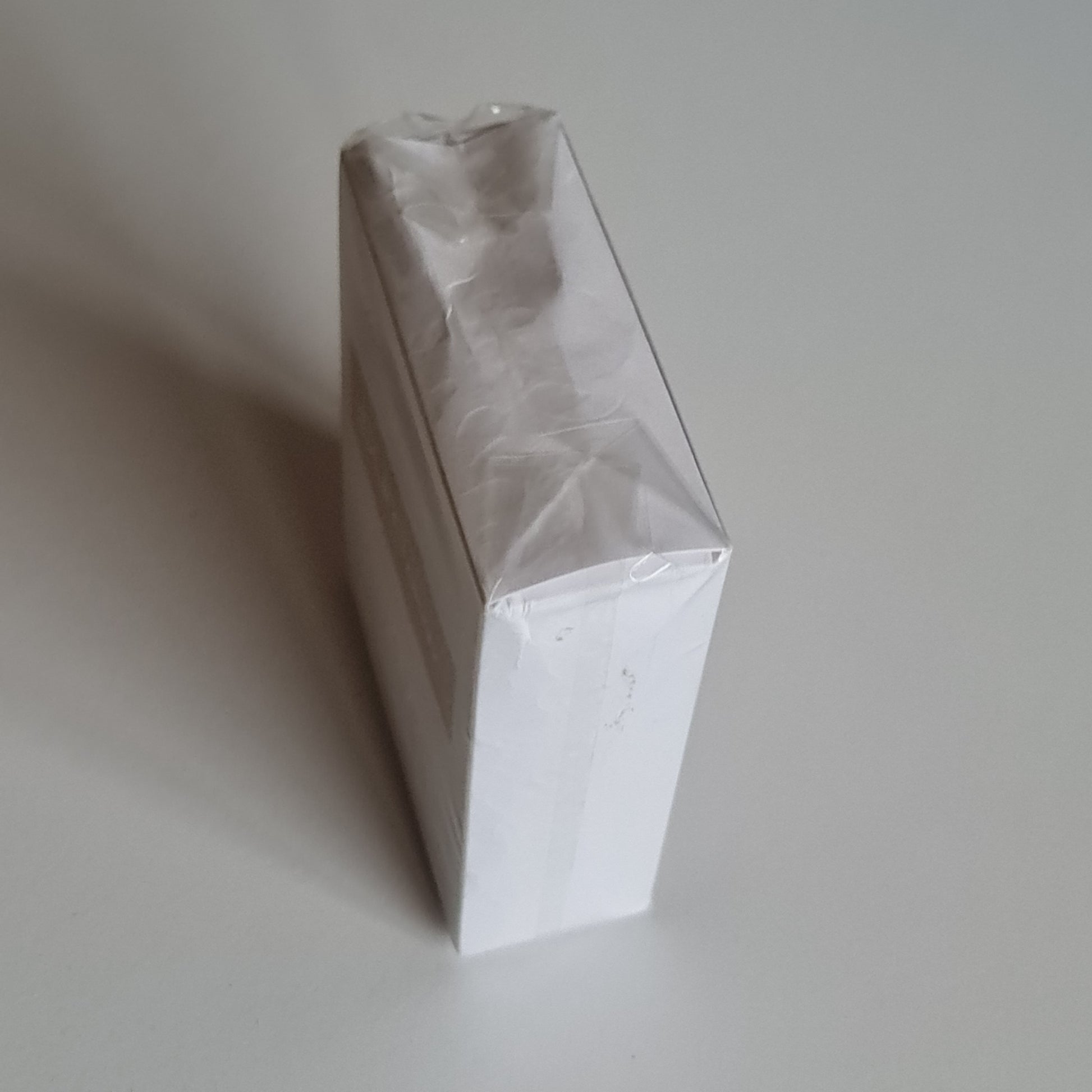 Second photo showing top of box.
