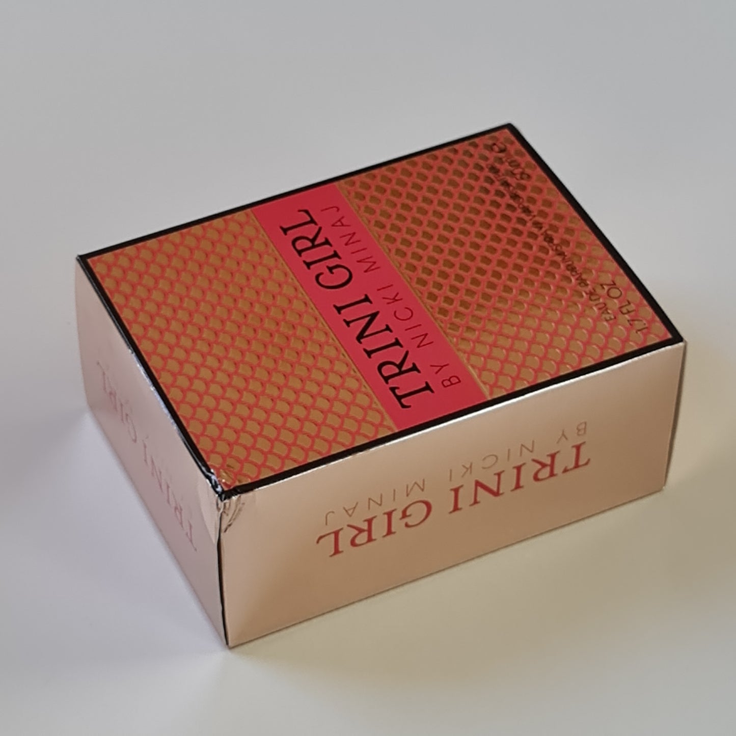 Second photo showing imperfcetion in perfume box.