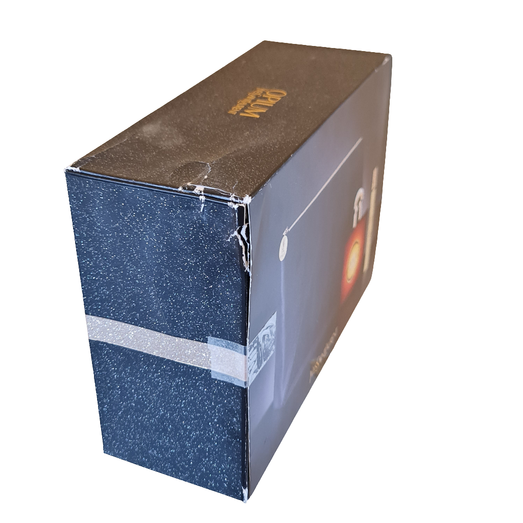 Photo showing imperfection in box.