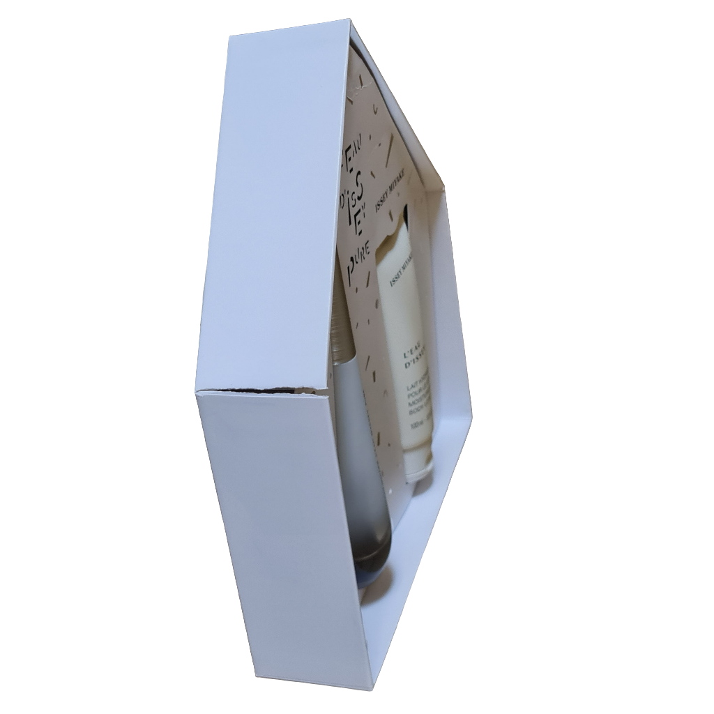 Photo showing split in internal gift box.