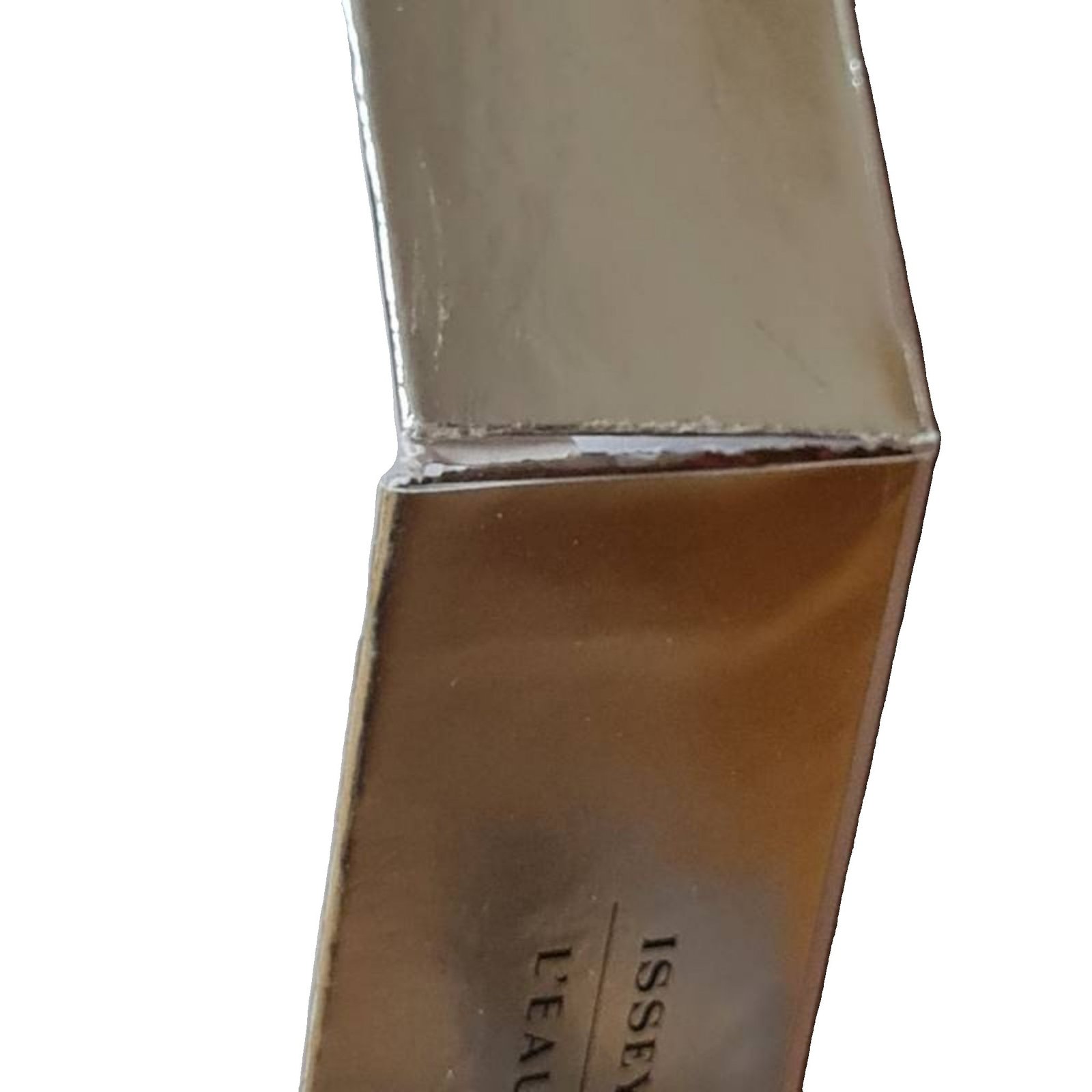 issey miyake l'eau d'issey pure eau de toilette 50ml 2 piece gift set. inside of gift set. issey miyake l'eau d'issey pure eau de toilette 50ml 2 piece gift set. Tear on the lid.