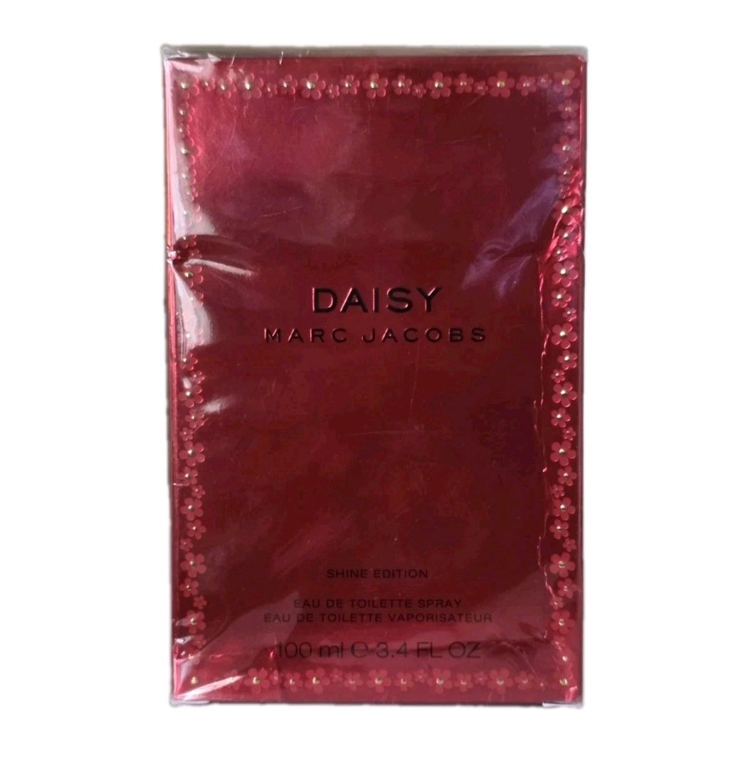 Marc Jacobs Daisy Shine Red Eau de Toilette 100ml Marc Jacobs Daisy Shine Red Eau de Toilette 100ml. Front of box.
