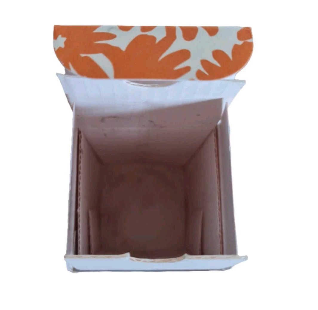Kate Spade Truly Joyful Eau de Toilette 75ml Kate Spade Truly Joyful Eau de Toilette 75ml. Internal of perfume box.